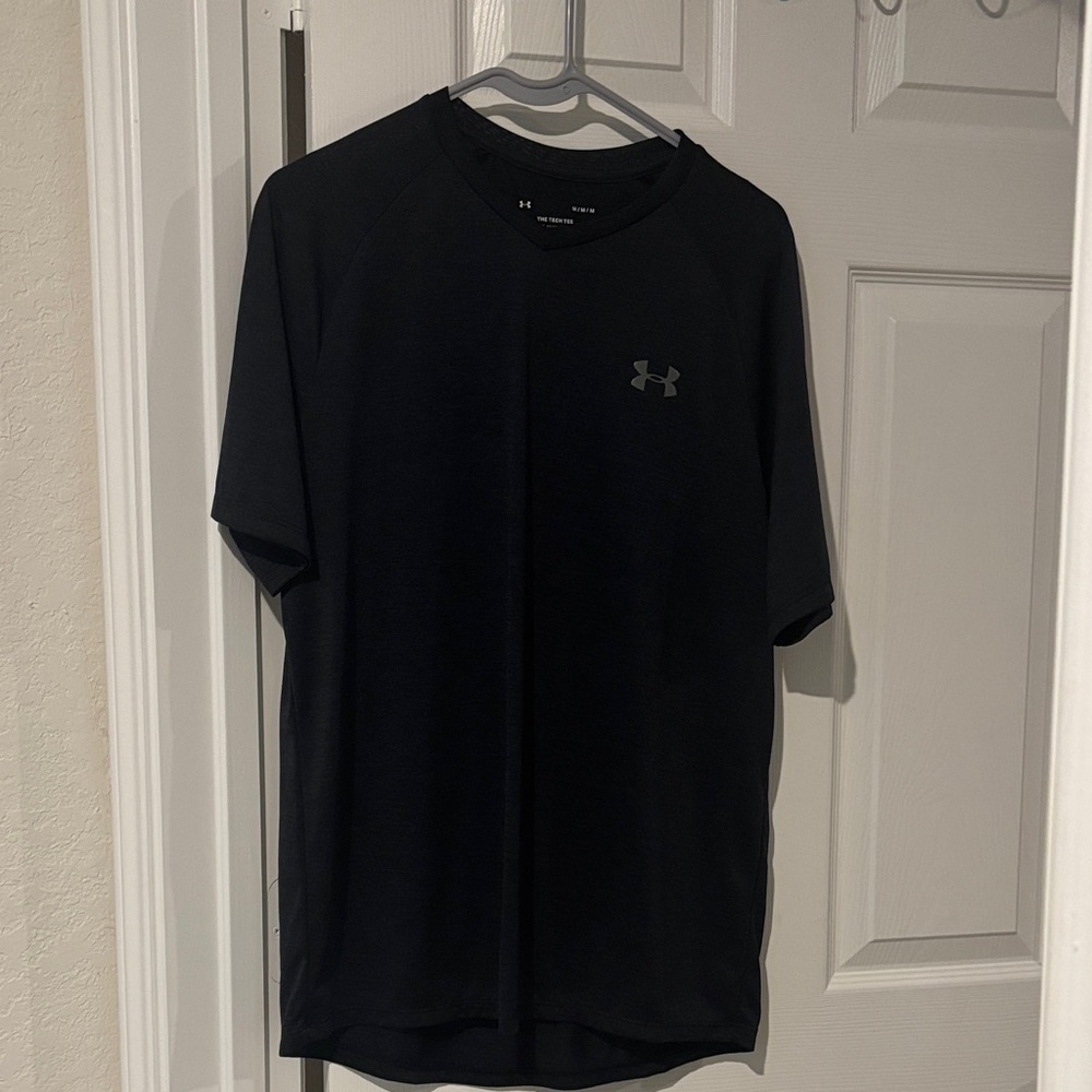 Under Armour Men's Dark Grey Tee